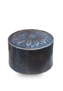 Cremation ashes keepsake urn with marguerite