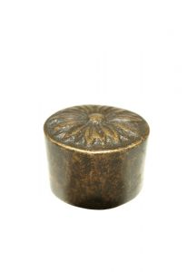 Keepsake urn with marguerite