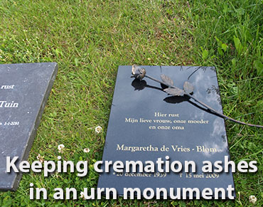 legendURN Keeping cremation ashes in a cremation monument